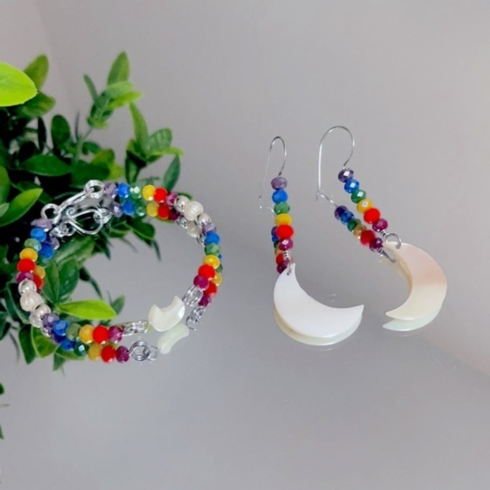 Handmade ✋🏻Earrings and bracelet 💜💙💚💛🧡❤️